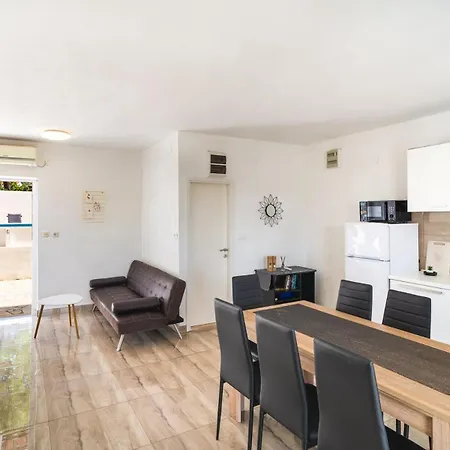 Apartment Sea-views Brazza With Private Pool Milna (Brac)