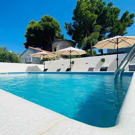Sea-views Brazza With Private Pool * 밀나