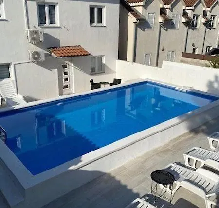 Sea-views Brazza With Private Pool 밀나