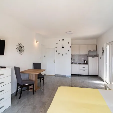Sea-views Brazza With Private Pool Apartman