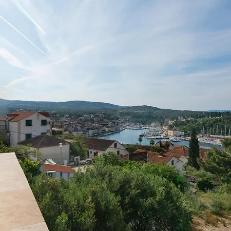 Sea-views Brazza With Private Pool Apartmán *